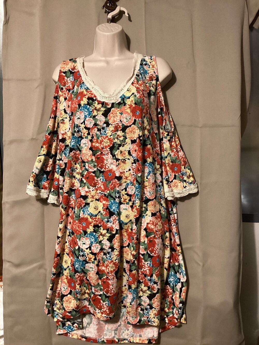 Um Gee USA Women’s Cold Shouldered Floral Print Pullover Top XL